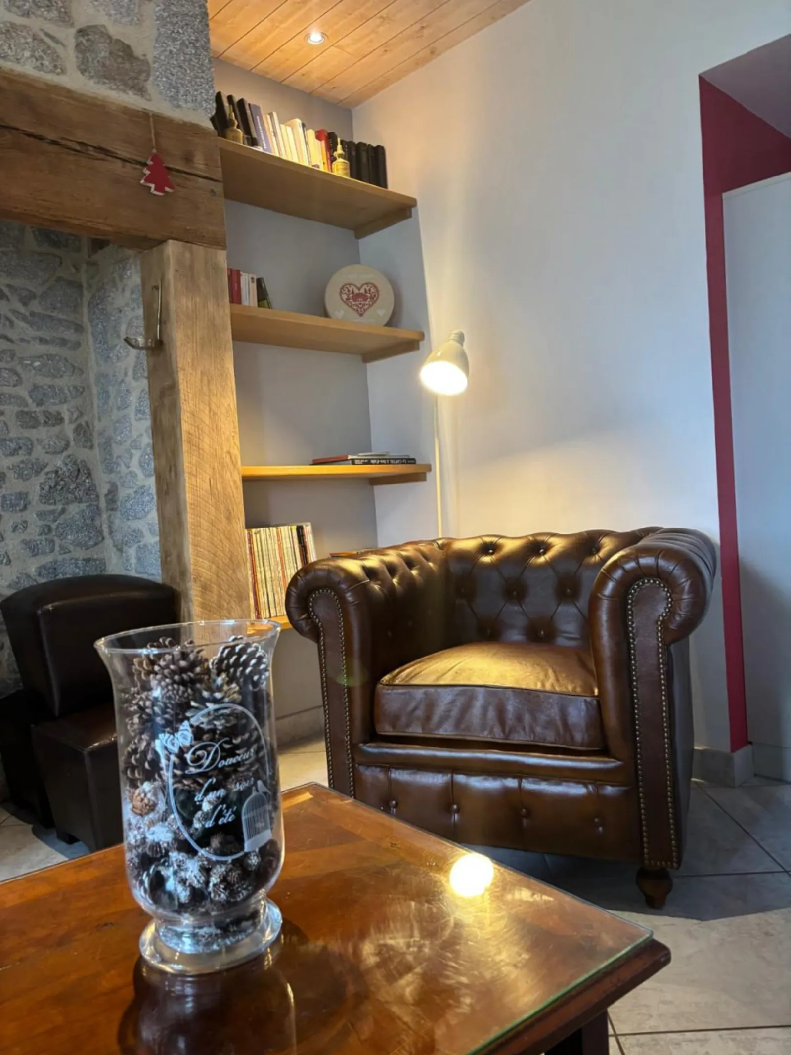 Soggiorno con divani Chesterfield