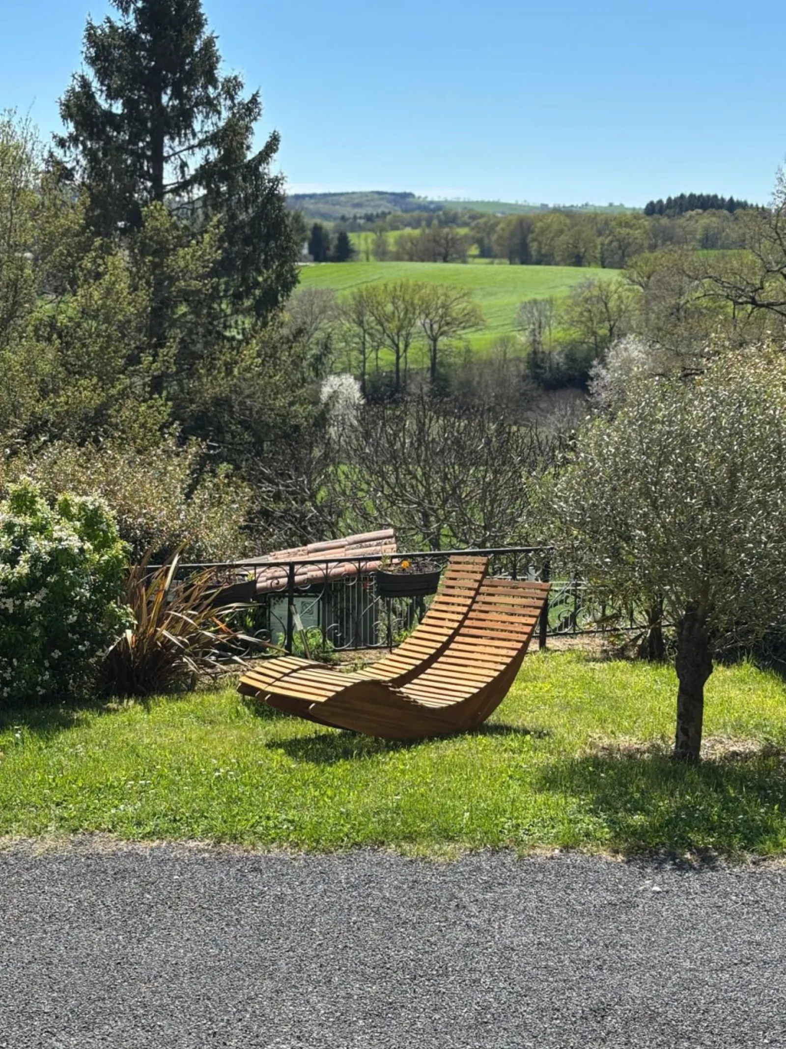 Lettini con vista panoramica sulla campagna cantalese — Gîte Angèle